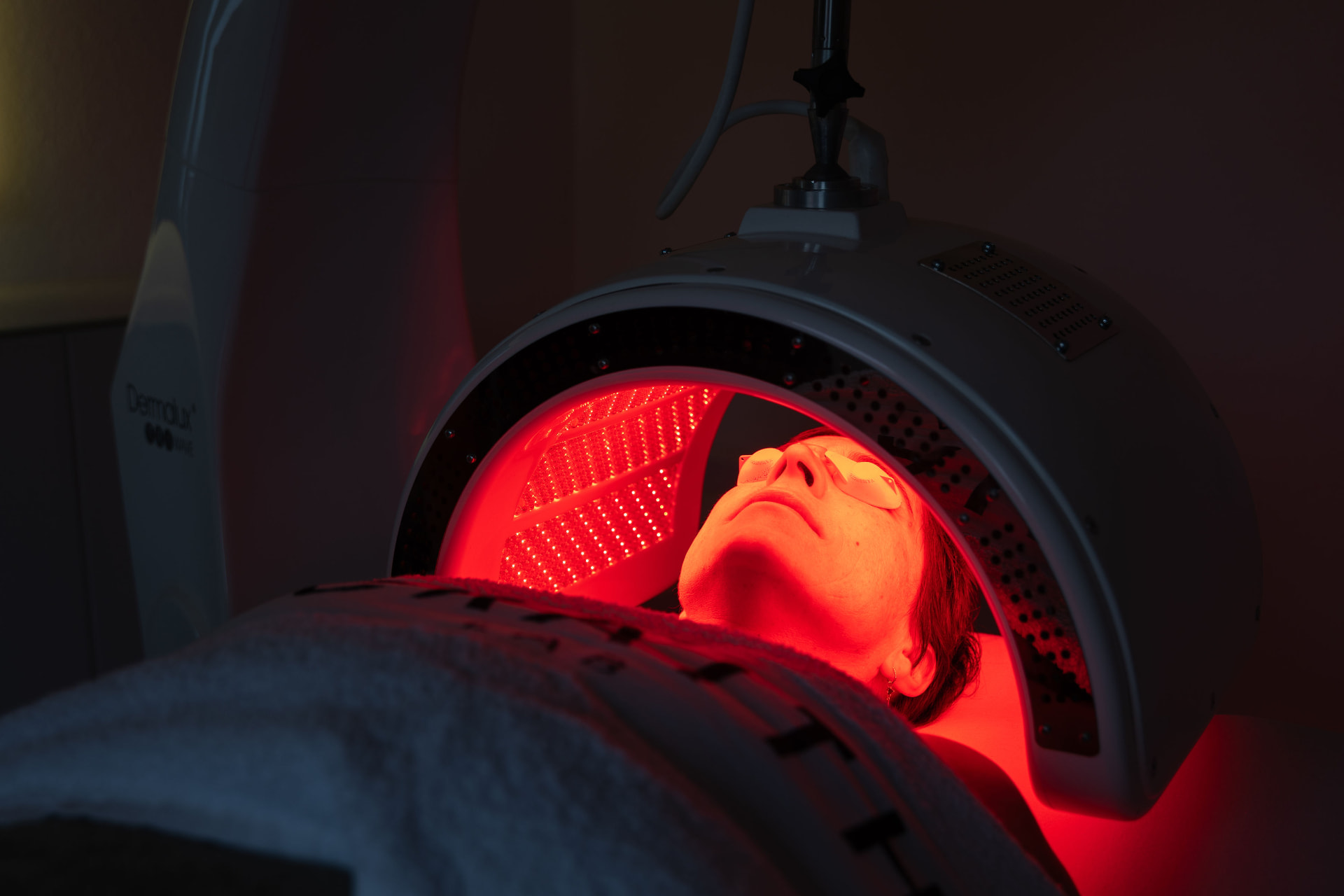 Dermalux TRIWAVE LED-therapie met rood licht bij Cosmetix Salon in Geleen